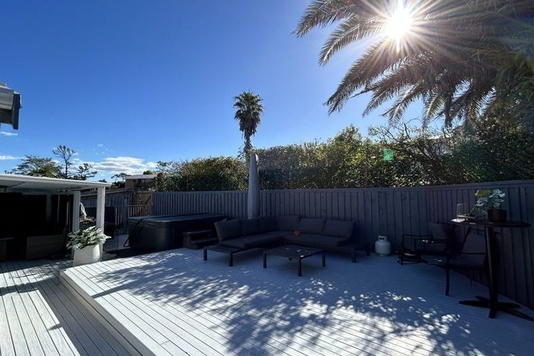 Photo of property in 24 Springtime Crescent, Stanmore Bay, Whangaparaoa, 0932