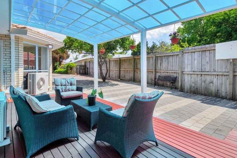 Photo of property in 1/4 Sturges Road, Henderson, Auckland, 0610