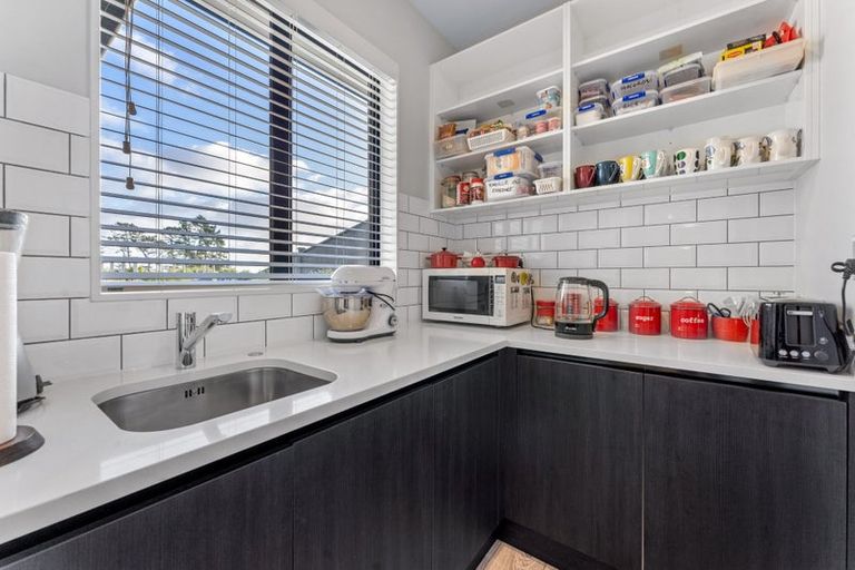 Photo of property in 64 Accolage Boulevard, Kumeu, 0810