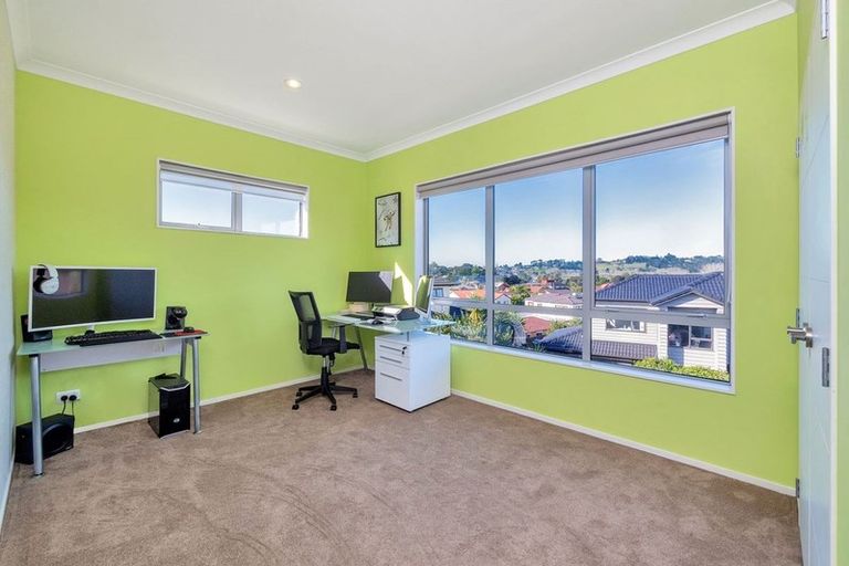 Photo of property in 49 South Kensington Way, Henderson, Auckland, 0612