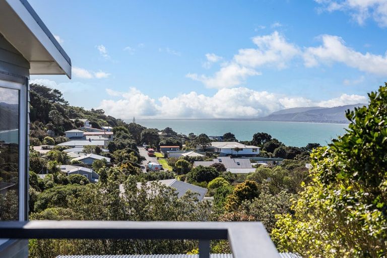 Photo of property in 2 Raroa Place, Pukerua Bay, 5026