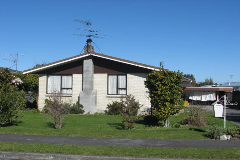 Photo of property in 18 Seddon Street, Carterton, 5713