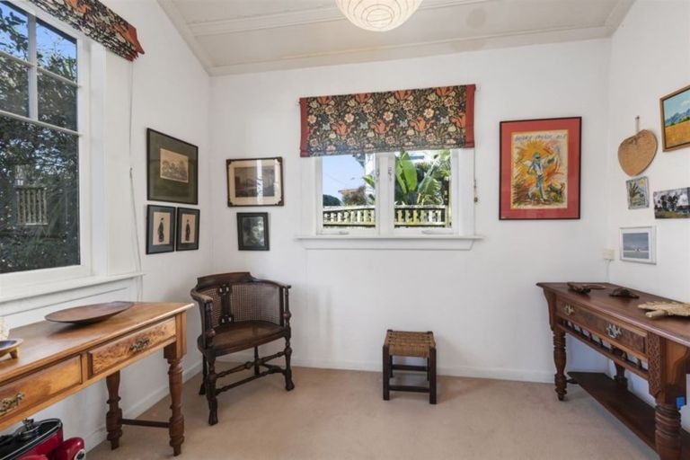 Photo of property in 6 Old Lake Road, Narrow Neck, Auckland, 0624