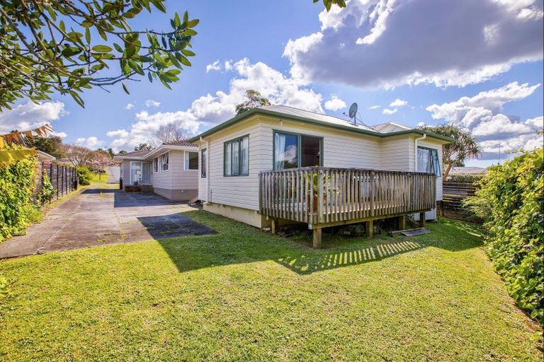 Photo of property in 30 Sunline Avenue, Massey, Auckland, 0614