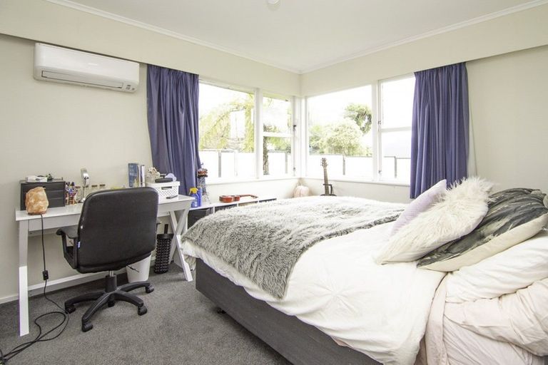 Photo of property in 2 Newcastle Street, Hokowhitu, Palmerston North, 4410