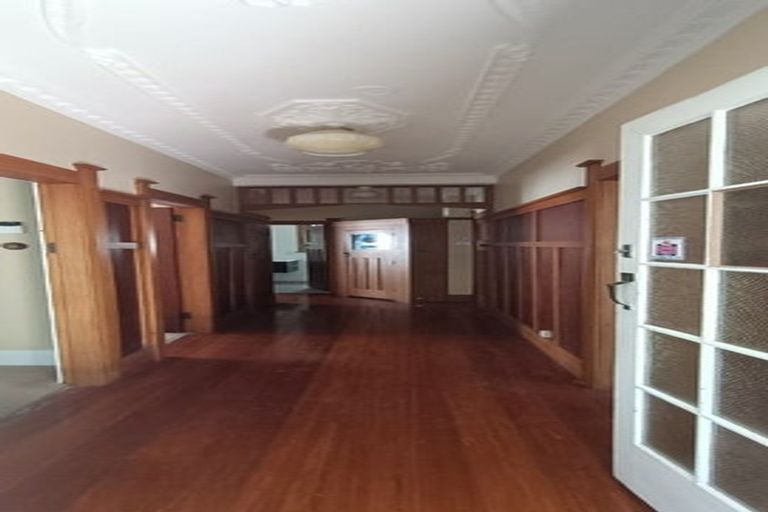 Photo of property in 16 Burrows Avenue, Karori, Wellington, 6012