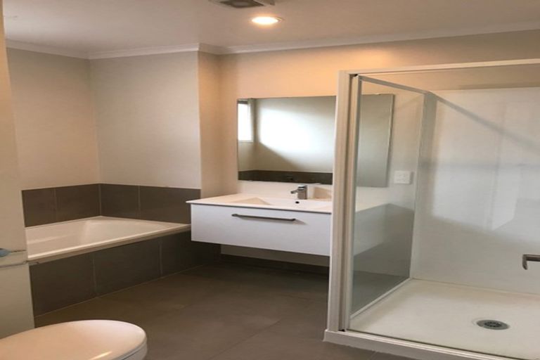 Photo of property in 18 Akeake Lane, Manurewa, Auckland, 2102