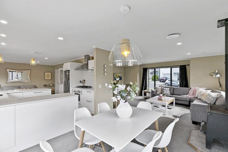 Photo of property in 19 Erlestoke Crescent, Churton Park, Wellington, 6037