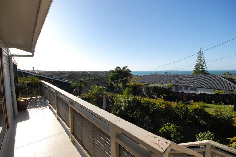 Photo of property in 1/134 Aberdeen Road, Campbells Bay, Auckland, 0620