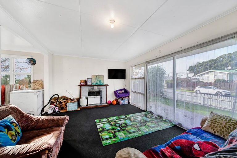 Photo of property in 2 Newbury Place, Waitara, 4320