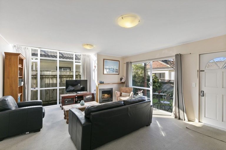 Photo of property in 6 Macalister Place, Miramar, Wellington, 6022