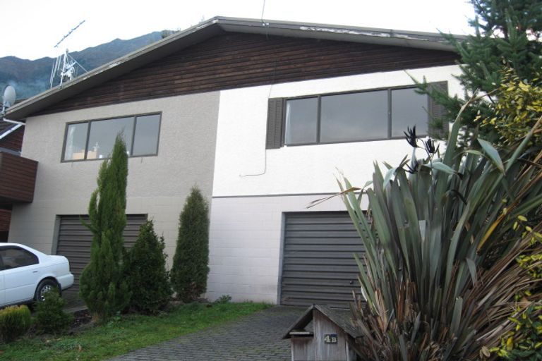 Photo of property in 4b Cameron Place, Fernhill, Queenstown, 9300