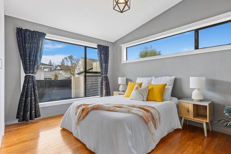 Photo of property in 48 Glenharrow Avenue, Avonhead, Christchurch, 8042