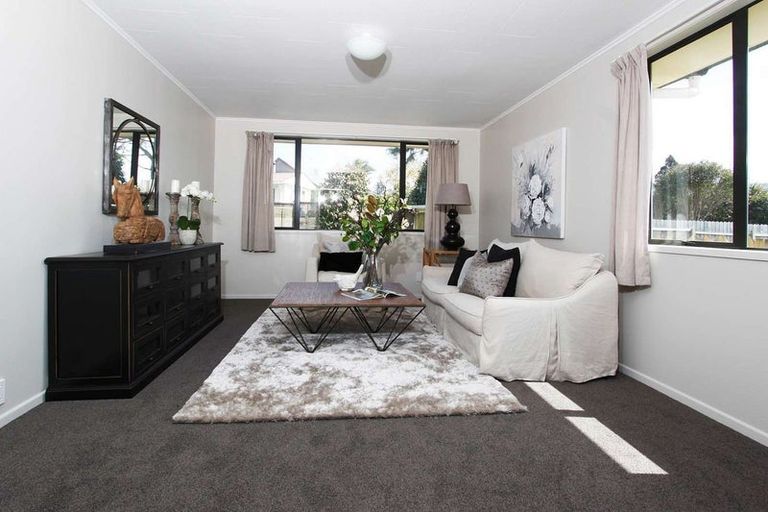 Photo of property in 16 Ussher Place, Pakuranga Heights, Auckland, 2010