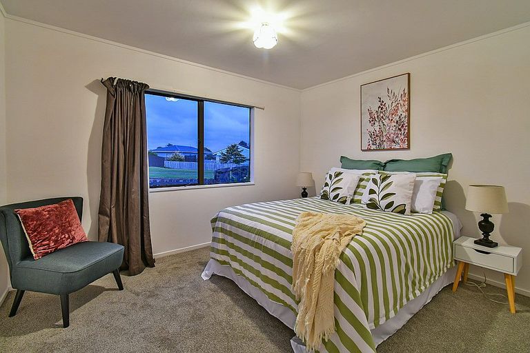 Photo of property in 1/12 De Bloge Place, Clendon Park, Auckland, 2103