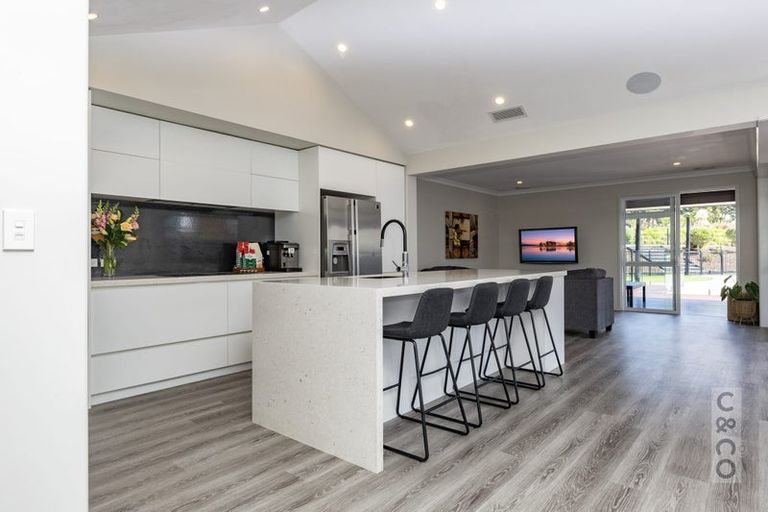 Photo of property in 6 Pheasant Lane, Waimauku, 0812