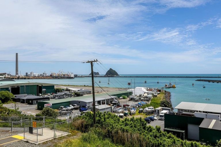 Photo of property in 26 Roy Terrace, Moturoa, New Plymouth, 4310