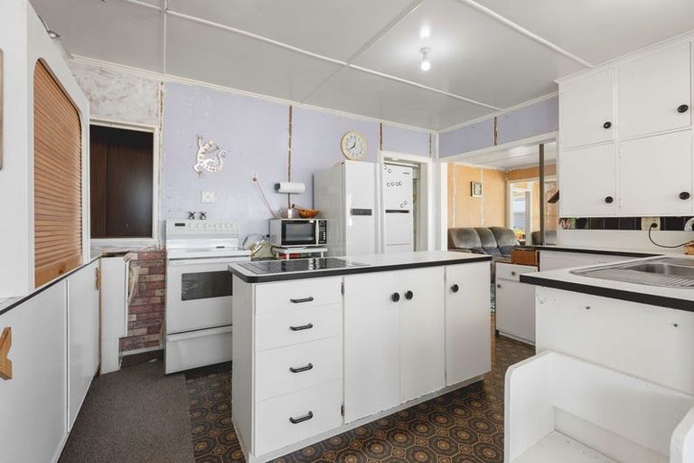 Photo of property in 9 Roy Terrace, Moturoa, New Plymouth, 4310