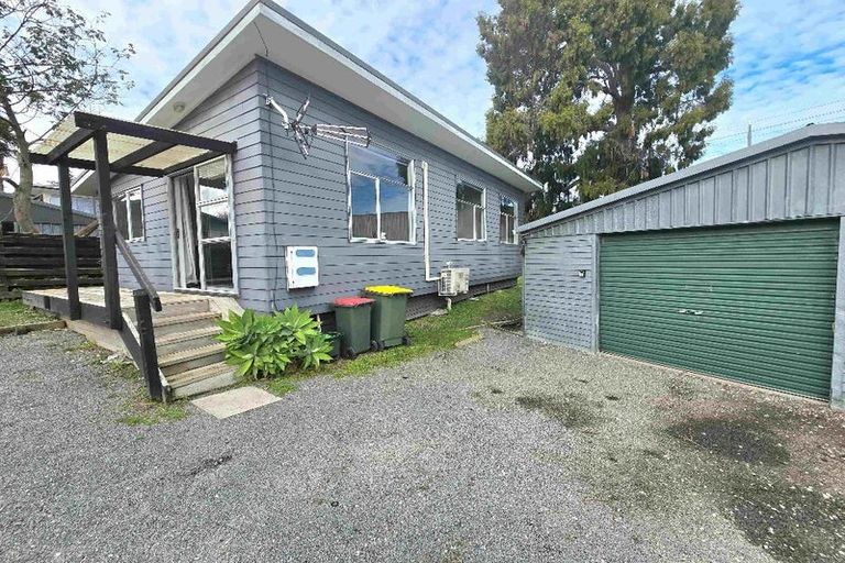 Photo of property in 5 Clayburn Road, Glen Eden, Auckland, 0602