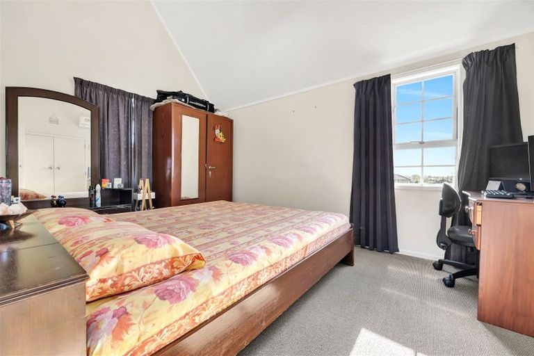 Photo of property in 1 Cascades Road, Pakuranga Heights, Auckland, 2010