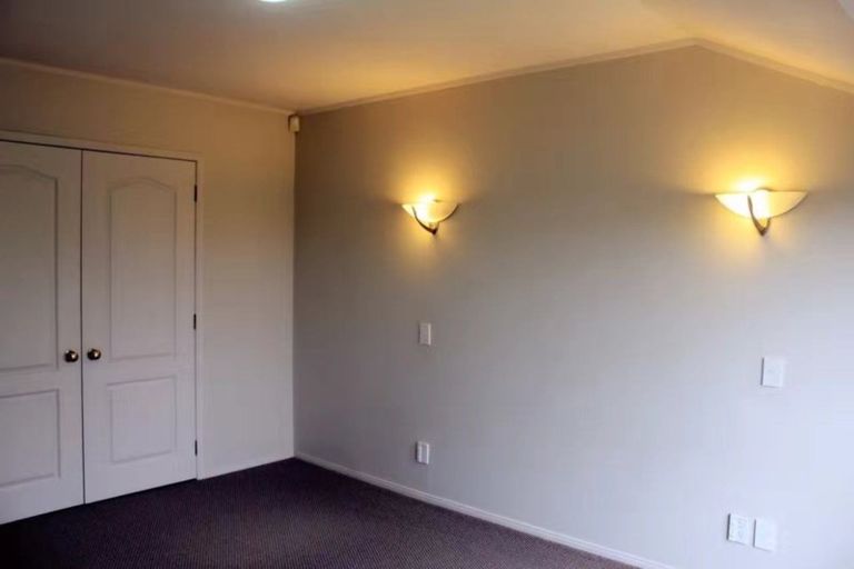 Photo of property in 1/123 Wiseley Road, West Harbour, Auckland, 0618