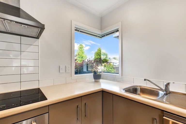 Photo of property in 16/64 Kawaha Point Road, Kawaha Point, Rotorua, 3010