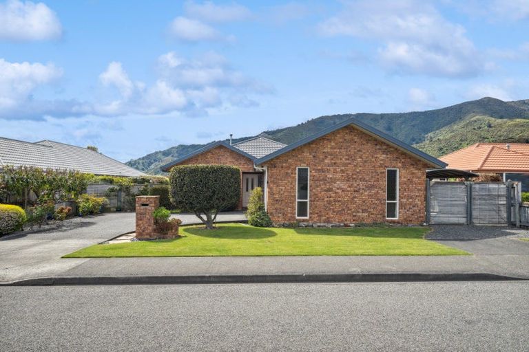 Photo of property in 19 Ranui Street, Waikawa, Picton, 7220