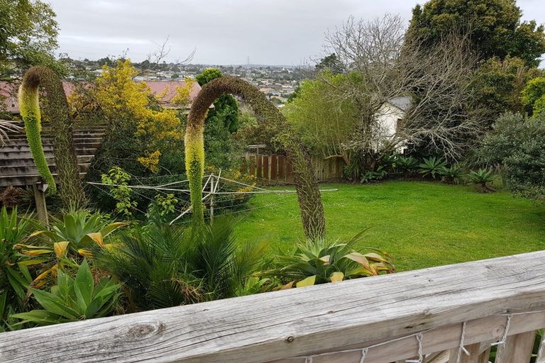 Photo of property in 295 Don Buck Road, Massey, Auckland, 0614