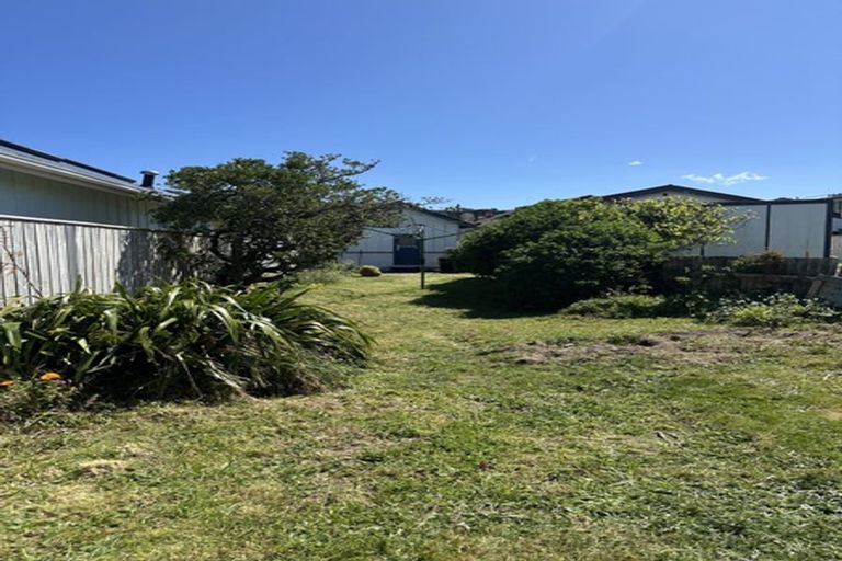 Photo of property in 75 Apu Crescent, Lyall Bay, Wellington, 6022