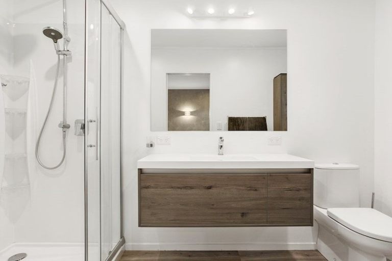 Photo of property in 33 D'oyly Drive, Stanmore Bay, Whangaparaoa, 0932