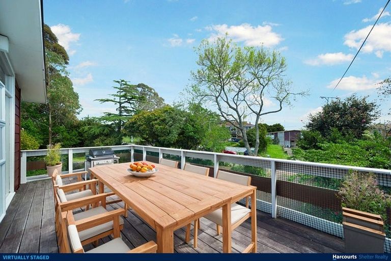 Photo of property in 1 Alwyn Avenue, Te Atatu South, Auckland, 0610
