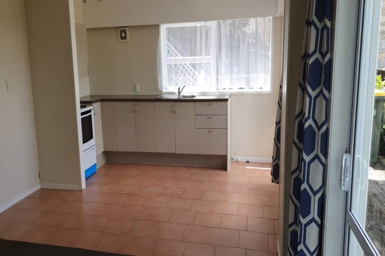 Photo of property in 2/223 Eskdale Road, Birkenhead, Auckland, 0626