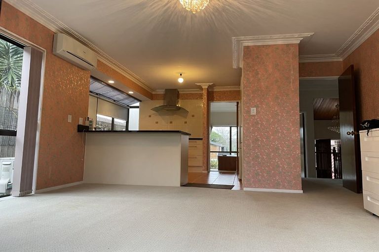 Photo of property in 5 Kookaburra Place, Botany Downs, Auckland, 2010