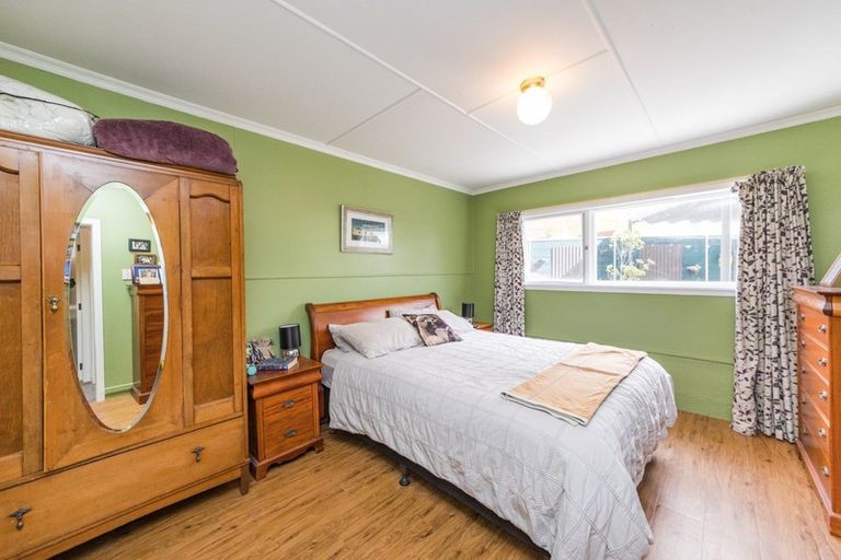 Photo of property in 11 Catlins Crescent, Milson, Palmerston North, 4414
