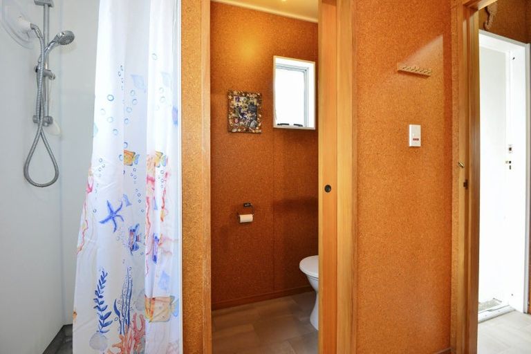 Photo of property in 140 Newcastle Street, Mahia, 4198