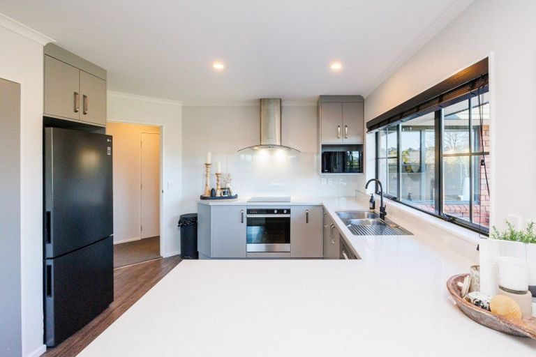 Photo of property in 2 Alpine Grove, Kelvin Grove, Palmerston North, 4414