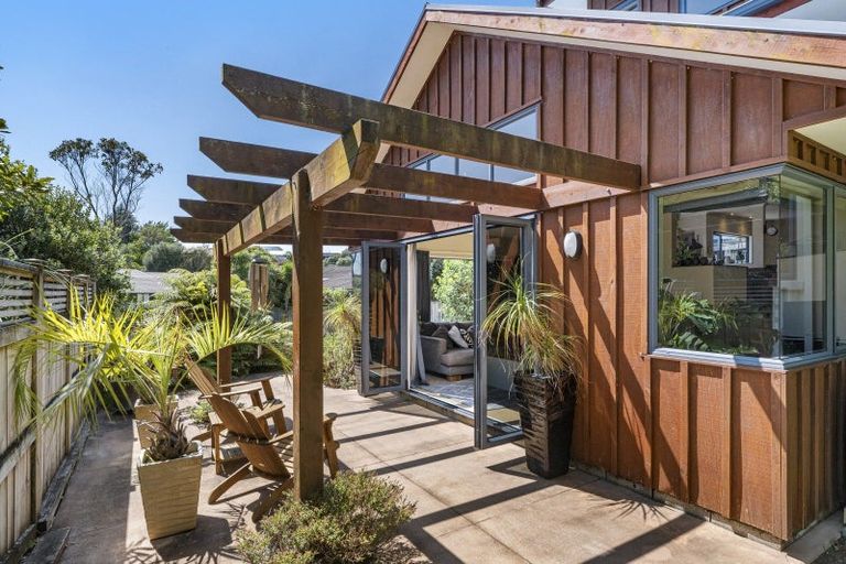 Photo of property in 39 Oteki Park Drive, Welcome Bay, Tauranga, 3112