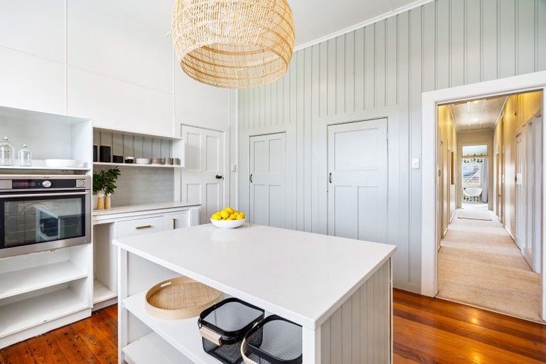 Photo of property in 45 Napier Terrace, Hospital Hill, Napier, 4110