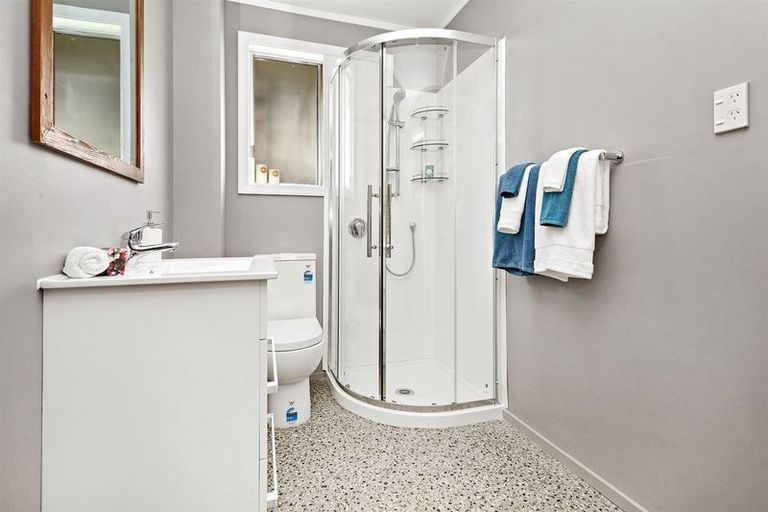 Photo of property in 2/246 Main Road, Tawa, Wellington, 5028