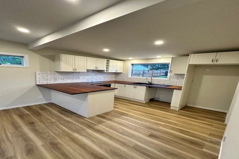 Photo of property in 3/176 Henderson Valley Road, Henderson, Auckland, 0612