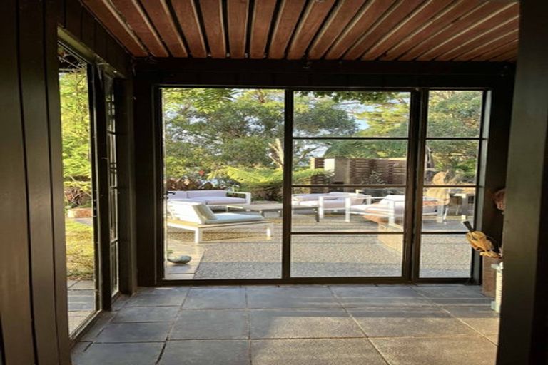 Photo of property in 11 Richmond Road, Mahina Bay, Lower Hutt, 5013