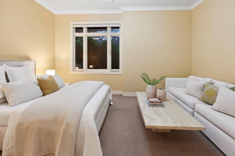 Photo of property in 3 Daphne Harden Lane, Paremoremo, Auckland, 0632