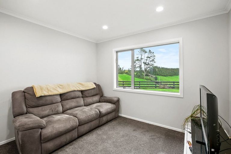 Photo of property in 350 Awai Road, Tarurutangi, New Plymouth, 4372