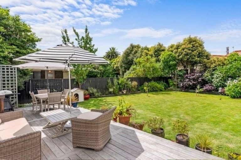 Photo of property in 261 Te Moana Road, Waikanae, 5036