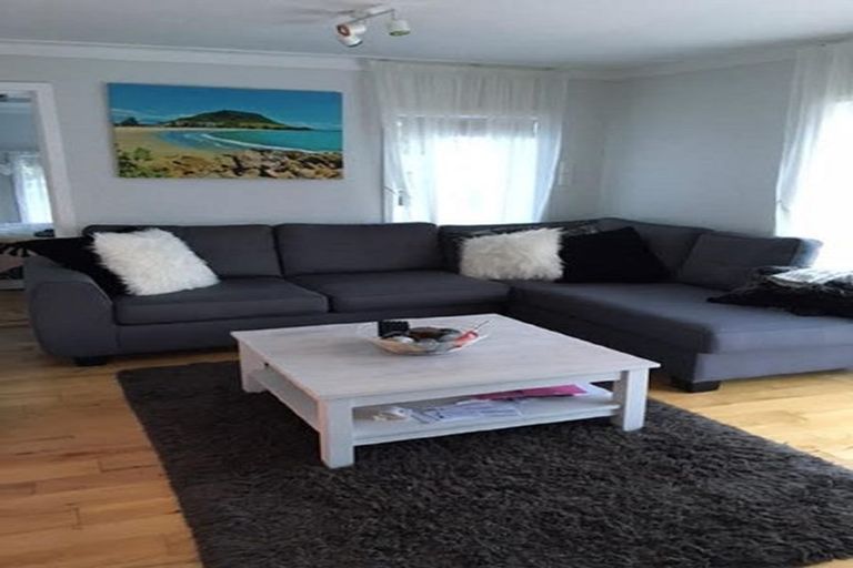 Photo of property in 32 Remu Place, Greenhithe, Auckland, 0632