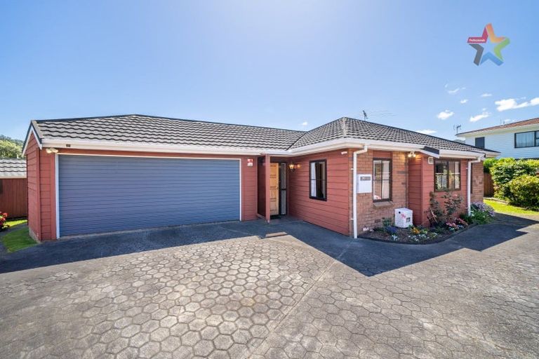 Photo of property in 2/25 De Menech Grove, Avalon, Lower Hutt, 5011