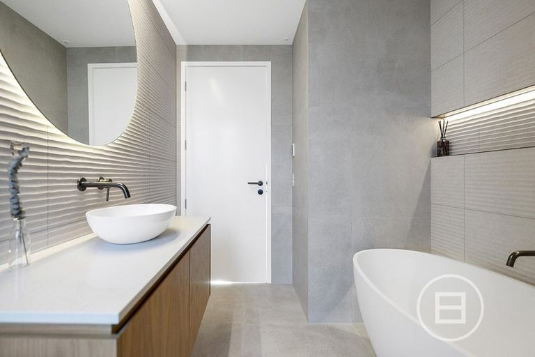 Photo of property in 16 Robrosa Street, Wanaka, 9305