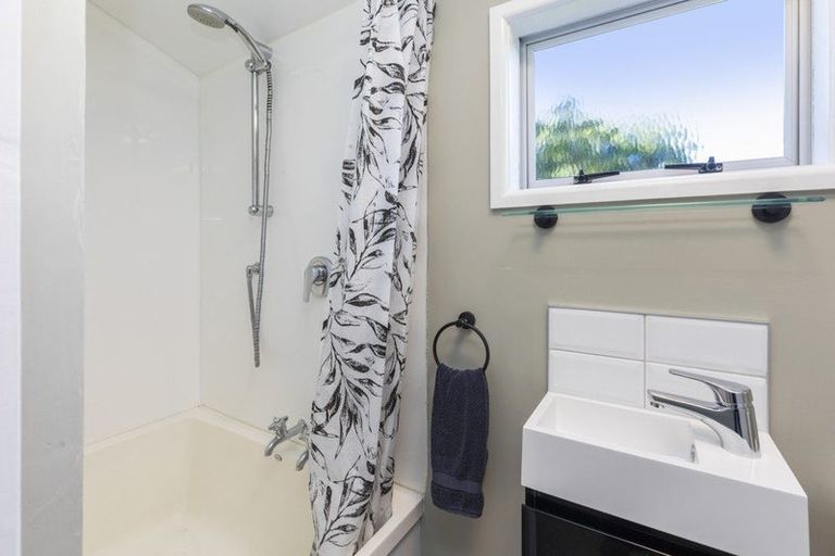 Photo of property in 4 Swindells Road, Waikuku Beach, 7473