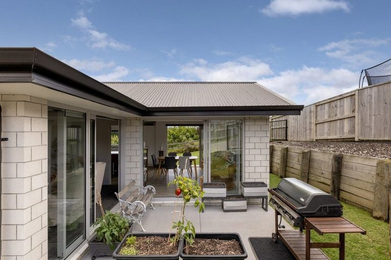 Photo of property in 14 Anglers Way, Omokoroa, 3114