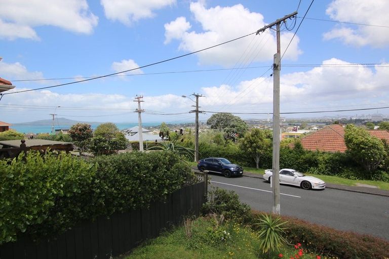 Photo of property in 1/1 Richards Avenue, Forrest Hill, Auckland, 0620